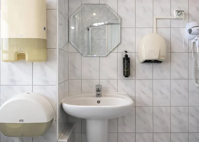 酒店 Mazowiecki Wow *